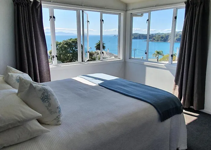Oneroa Bay View Apartment